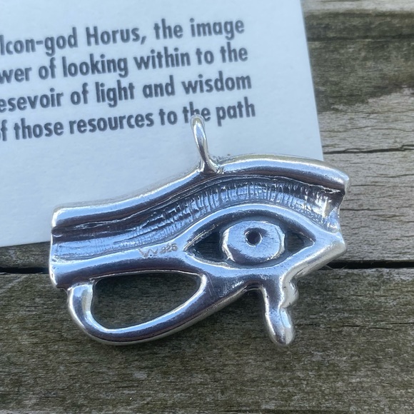 Eye of Horus pendant .925 Sterling Silver with genuine Carnelian Falcon - Picture 7 of 12